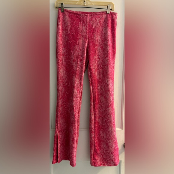 Urban Outfitters Women’s Pink Vivica Snakeskin Flared Faux Suede Pants Size 2 - Picture 1 of 6